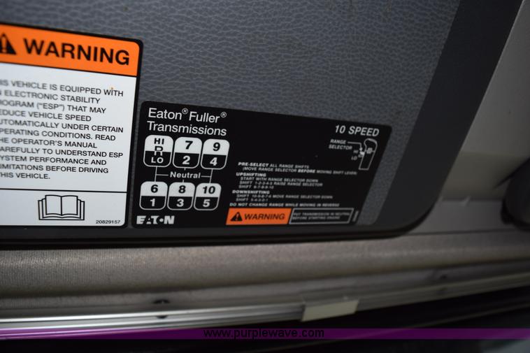 image for item K2313 2007 Volvo VNL 10th Anniversary Edition semi truck