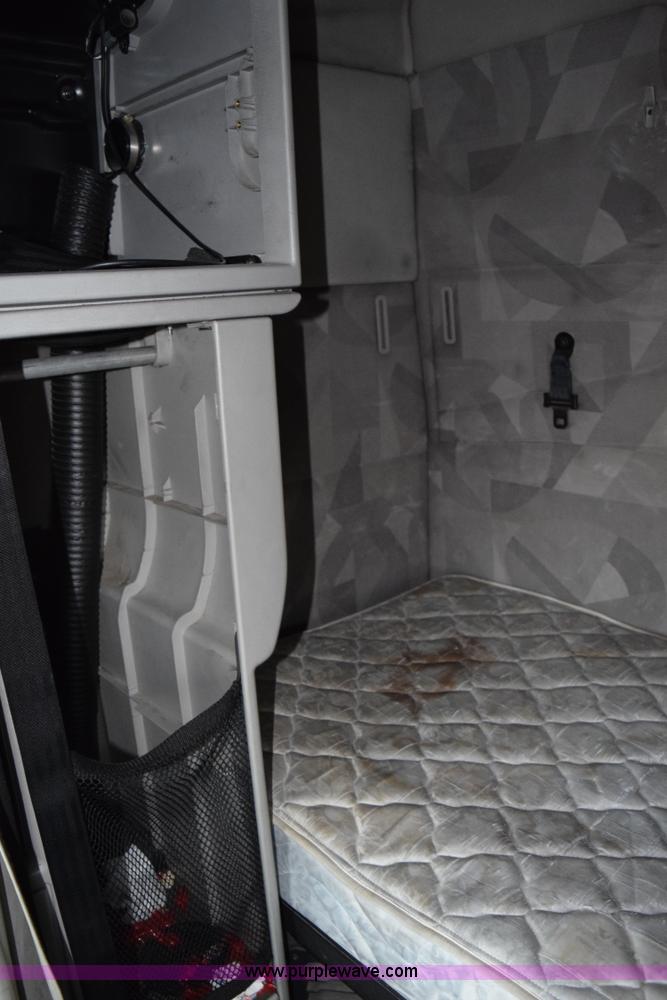 image for item K2313 2007 Volvo VNL 10th Anniversary Edition semi truck