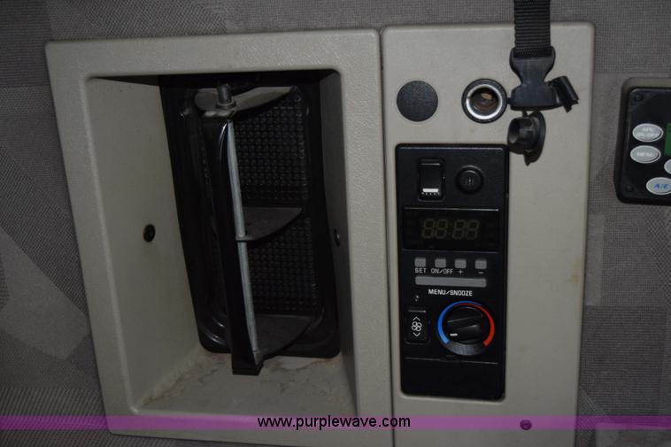 image for item K2313 2007 Volvo VNL 10th Anniversary Edition semi truck