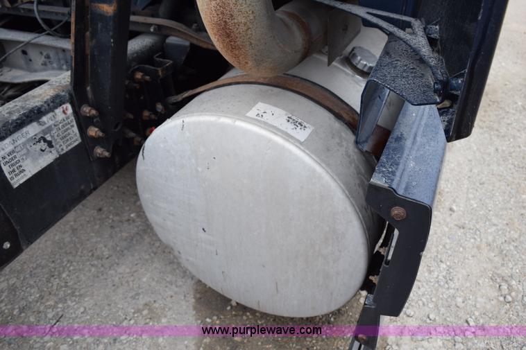 image for item K2313 2007 Volvo VNL 10th Anniversary Edition semi truck