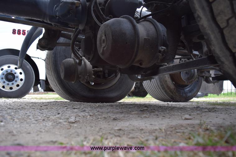 image for item K2313 2007 Volvo VNL 10th Anniversary Edition semi truck