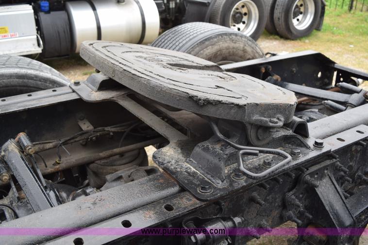 image for item K2313 2007 Volvo VNL 10th Anniversary Edition semi truck