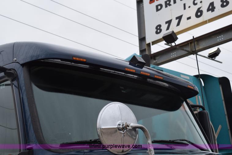 image for item K2313 2007 Volvo VNL 10th Anniversary Edition semi truck