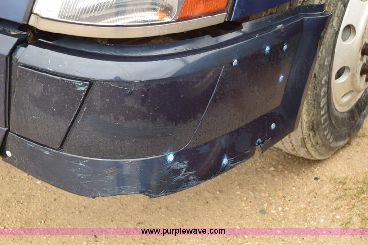 image for item K2313 2007 Volvo VNL 10th Anniversary Edition semi truck