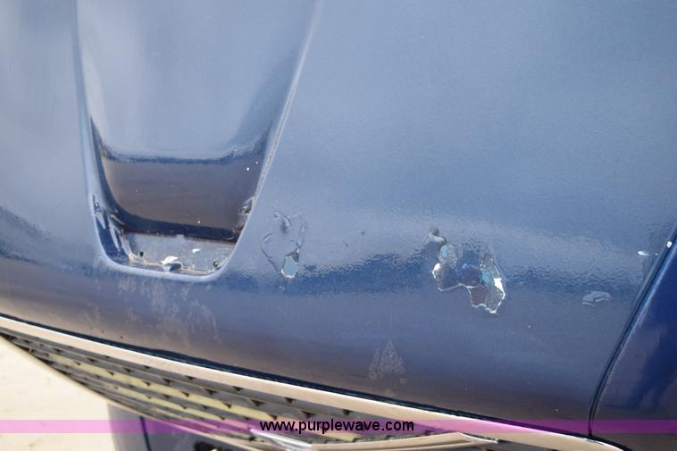 image for item K2313 2007 Volvo VNL 10th Anniversary Edition semi truck