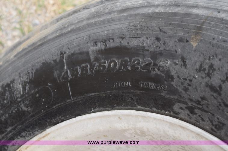 image for item K2313 2007 Volvo VNL 10th Anniversary Edition semi truck