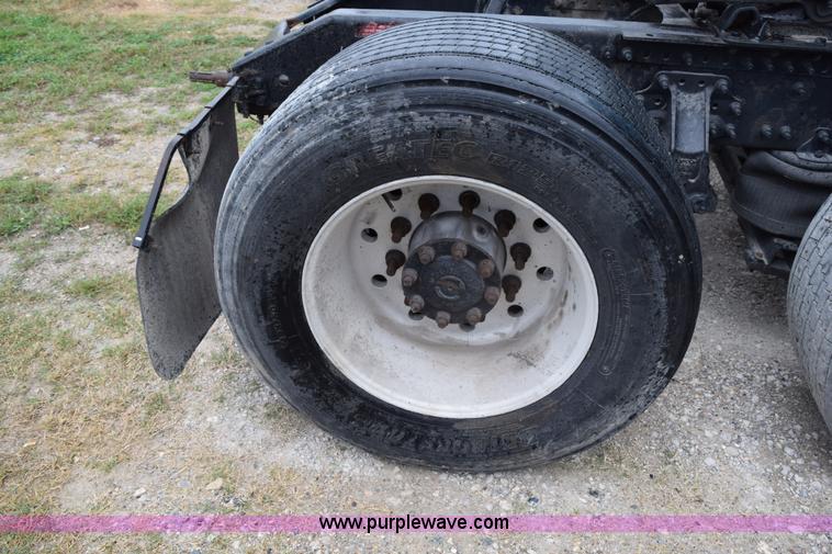 image for item K2313 2007 Volvo VNL 10th Anniversary Edition semi truck