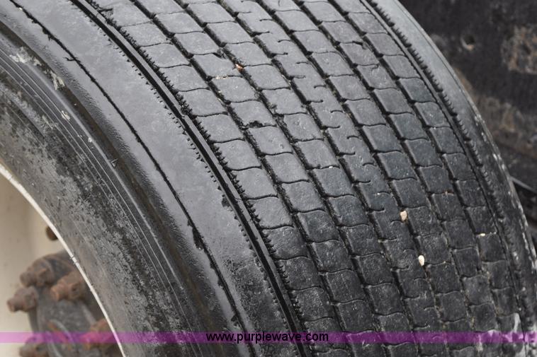 image for item K2313 2007 Volvo VNL 10th Anniversary Edition semi truck