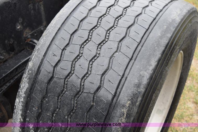 image for item K2313 2007 Volvo VNL 10th Anniversary Edition semi truck