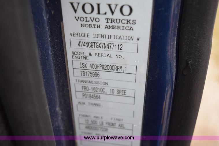 image for item K2313 2007 Volvo VNL 10th Anniversary Edition semi truck