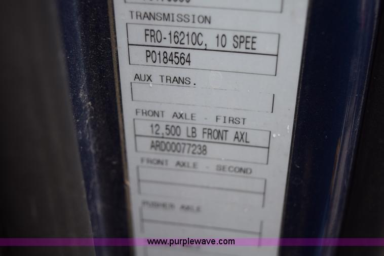 image for item K2313 2007 Volvo VNL 10th Anniversary Edition semi truck