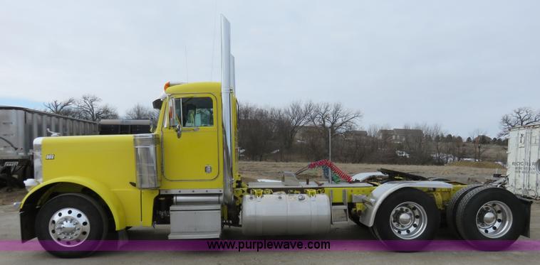 image for item K7095 2000 Peterbilt 379 semi truck