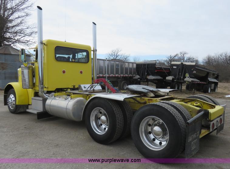 image for item K7095 2000 Peterbilt 379 semi truck