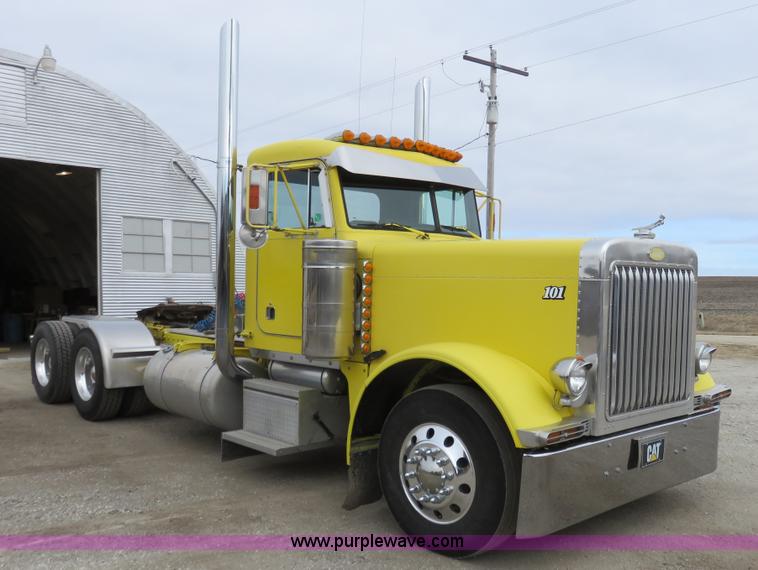 image for item K7095 2000 Peterbilt 379 semi truck