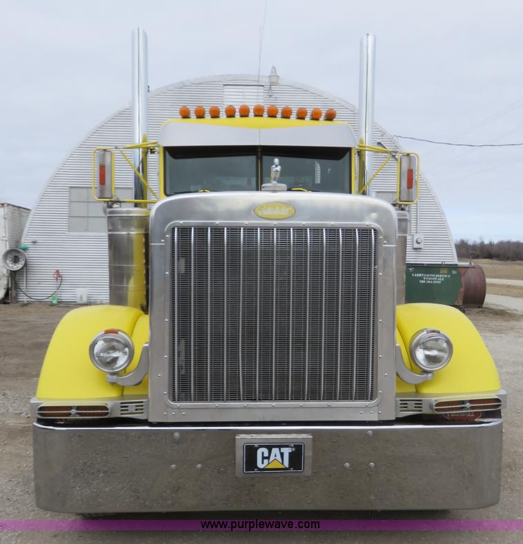 image for item K7095 2000 Peterbilt 379 semi truck