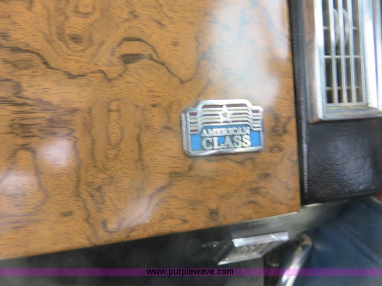 image for item K7095 2000 Peterbilt 379 semi truck