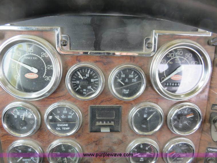 image for item K7095 2000 Peterbilt 379 semi truck