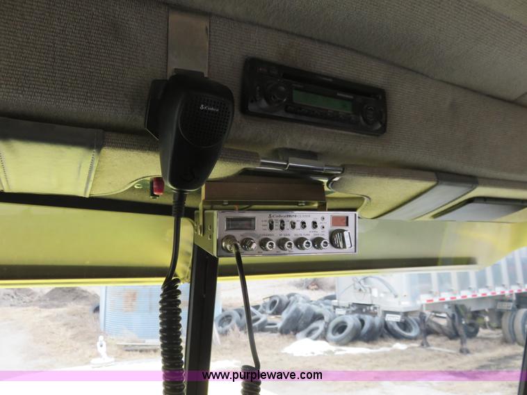 image for item K7095 2000 Peterbilt 379 semi truck