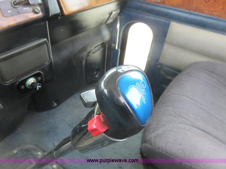 image for item K7095 2000 Peterbilt 379 semi truck