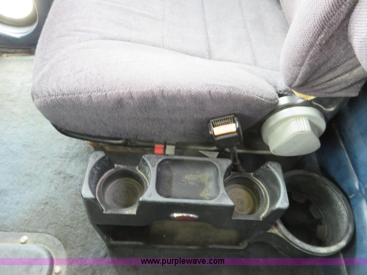 image for item K7095 2000 Peterbilt 379 semi truck