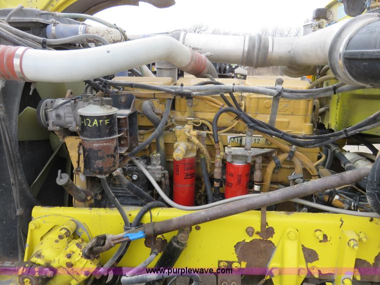 image for item K7095 2000 Peterbilt 379 semi truck