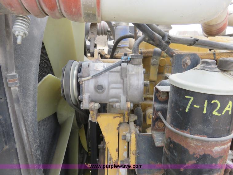 image for item K7095 2000 Peterbilt 379 semi truck