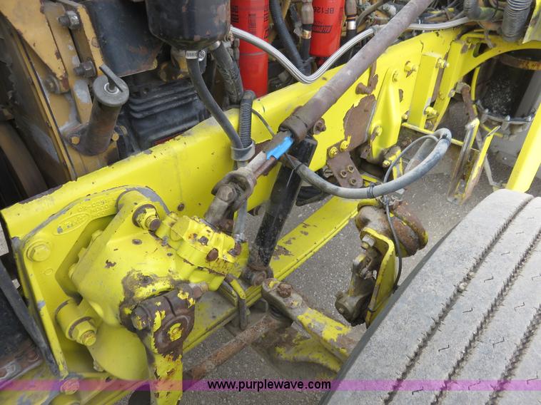 image for item K7095 2000 Peterbilt 379 semi truck