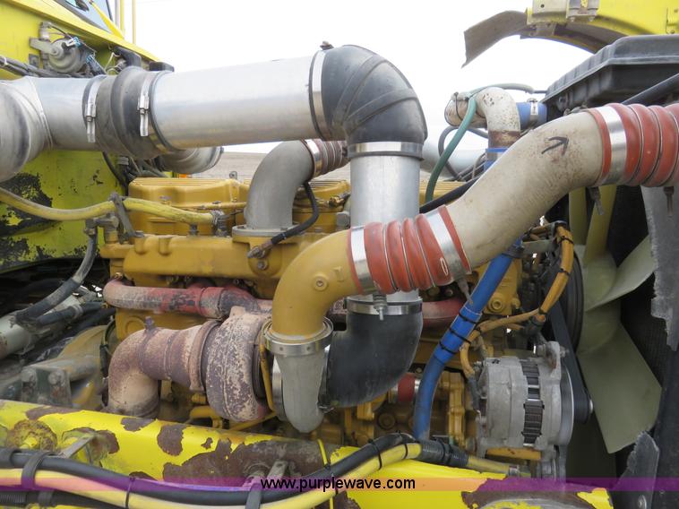 image for item K7095 2000 Peterbilt 379 semi truck