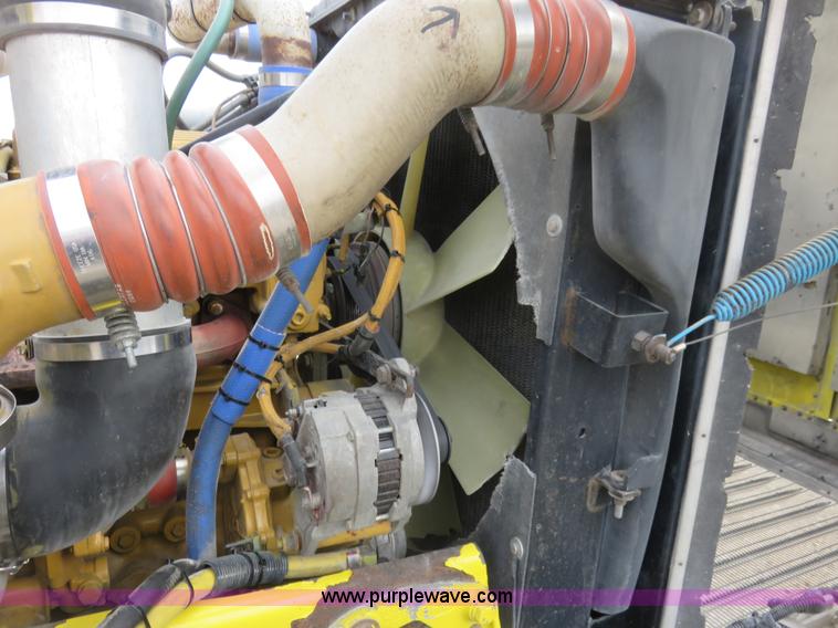 image for item K7095 2000 Peterbilt 379 semi truck