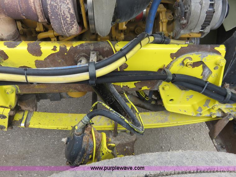 image for item K7095 2000 Peterbilt 379 semi truck