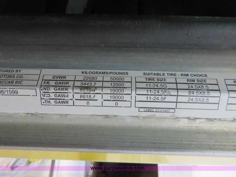 image for item K7095 2000 Peterbilt 379 semi truck