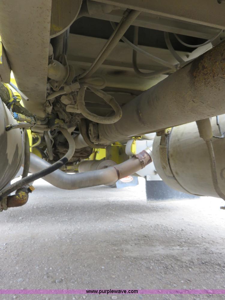 image for item K7095 2000 Peterbilt 379 semi truck