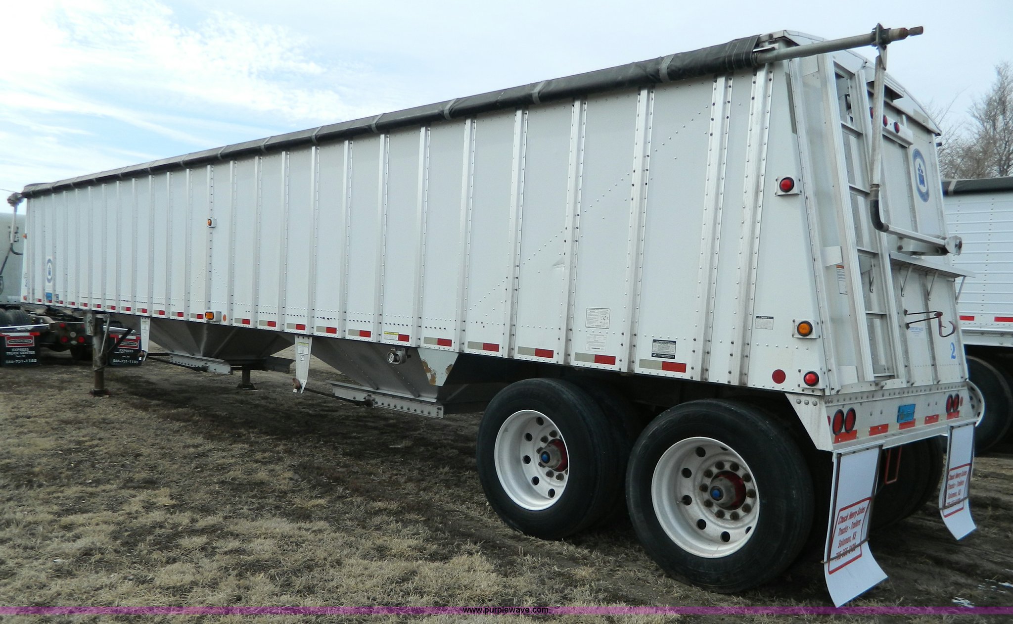 2005 Merritt double hopper bottom grain trailer in Mentor, KS Item