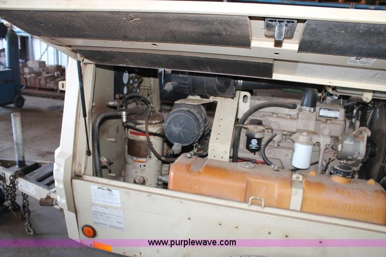 image for item AW9432 2004 Ingersoll Rand 185 compressor