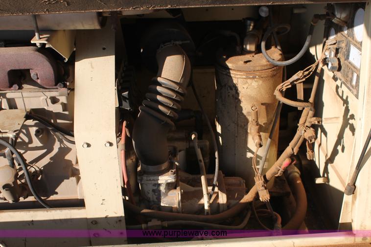 image for item AW9432 2004 Ingersoll Rand 185 compressor