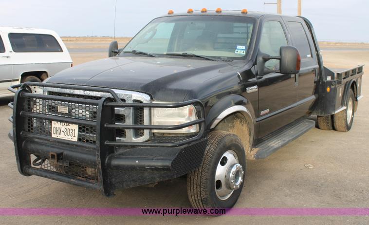 image for item AW9470 2006 Ford F350 Super Duty Crew Cab flatbed truck