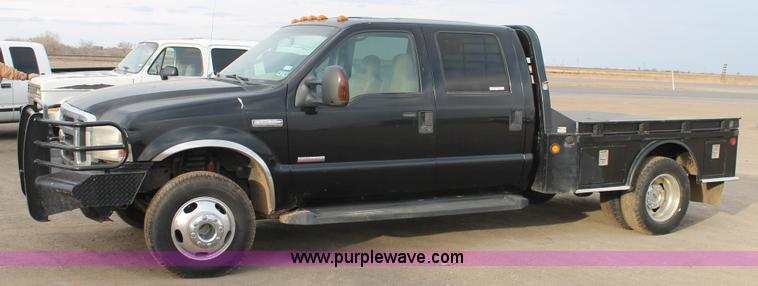 image for item AW9470 2006 Ford F350 Super Duty Crew Cab flatbed truck