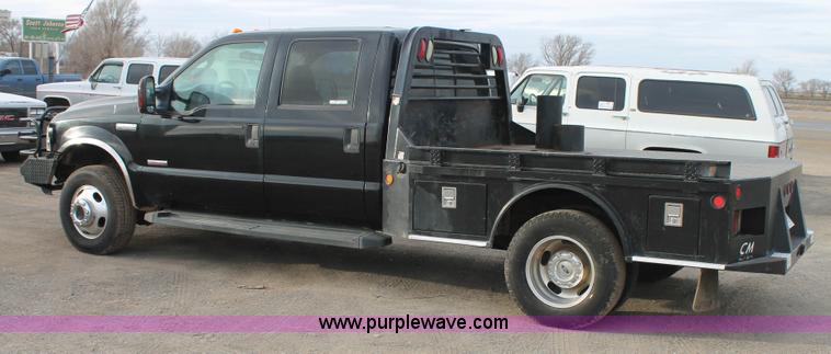 image for item AW9470 2006 Ford F350 Super Duty Crew Cab flatbed truck