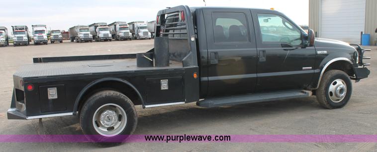 image for item AW9470 2006 Ford F350 Super Duty Crew Cab flatbed truck