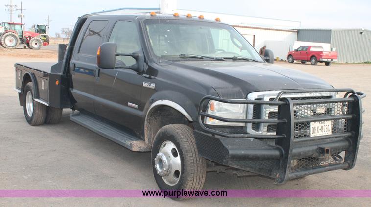 image for item AW9470 2006 Ford F350 Super Duty Crew Cab flatbed truck