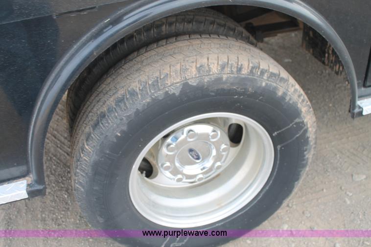 image for item AW9470 2006 Ford F350 Super Duty Crew Cab flatbed truck