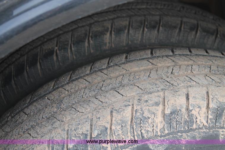 image for item AW9470 2006 Ford F350 Super Duty Crew Cab flatbed truck