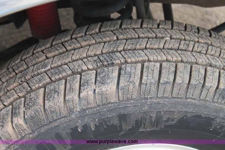 image for item AW9470 2006 Ford F350 Super Duty Crew Cab flatbed truck