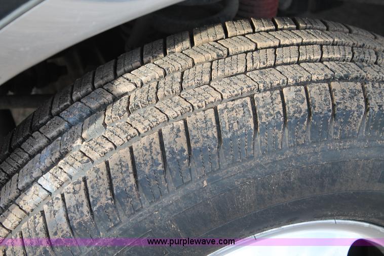 image for item AW9470 2006 Ford F350 Super Duty Crew Cab flatbed truck