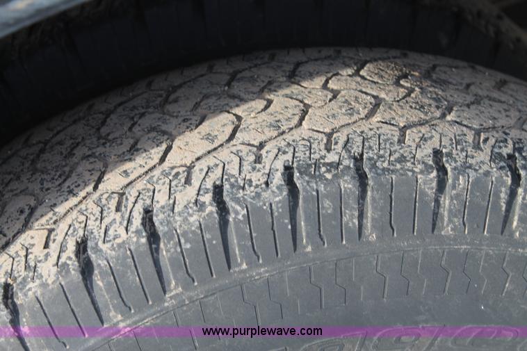 image for item AW9470 2006 Ford F350 Super Duty Crew Cab flatbed truck