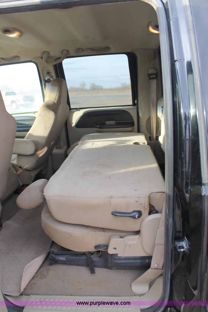 image for item AW9470 2006 Ford F350 Super Duty Crew Cab flatbed truck