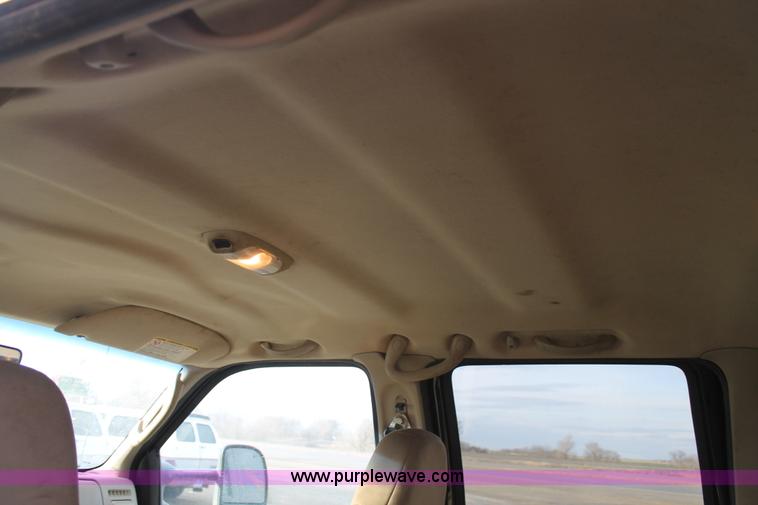 image for item AW9470 2006 Ford F350 Super Duty Crew Cab flatbed truck