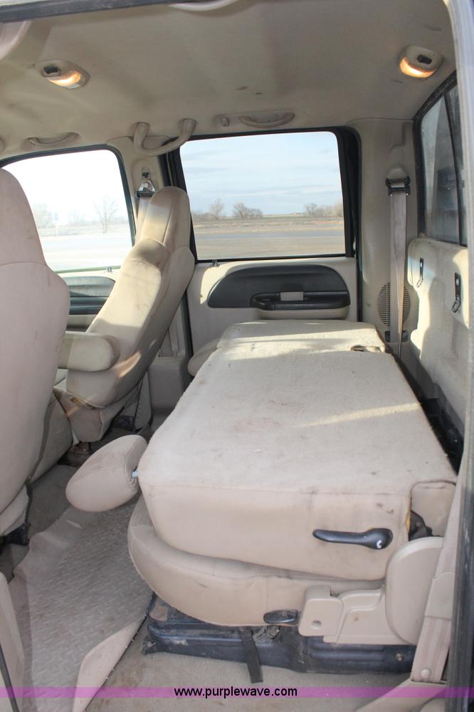 image for item AW9470 2006 Ford F350 Super Duty Crew Cab flatbed truck