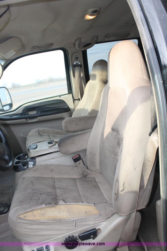 image for item AW9470 2006 Ford F350 Super Duty Crew Cab flatbed truck