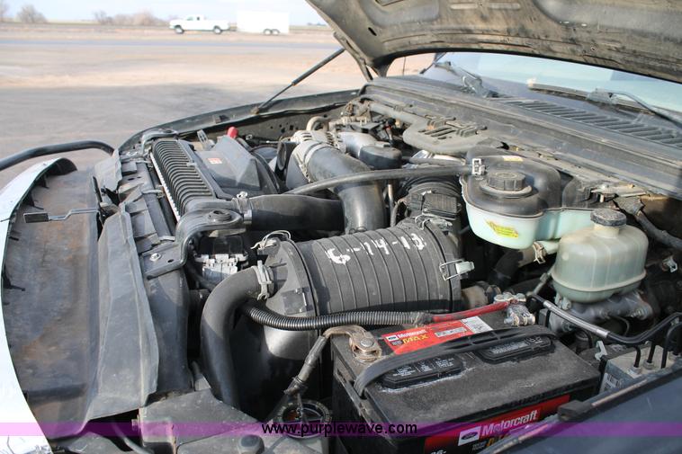 image for item AW9470 2006 Ford F350 Super Duty Crew Cab flatbed truck